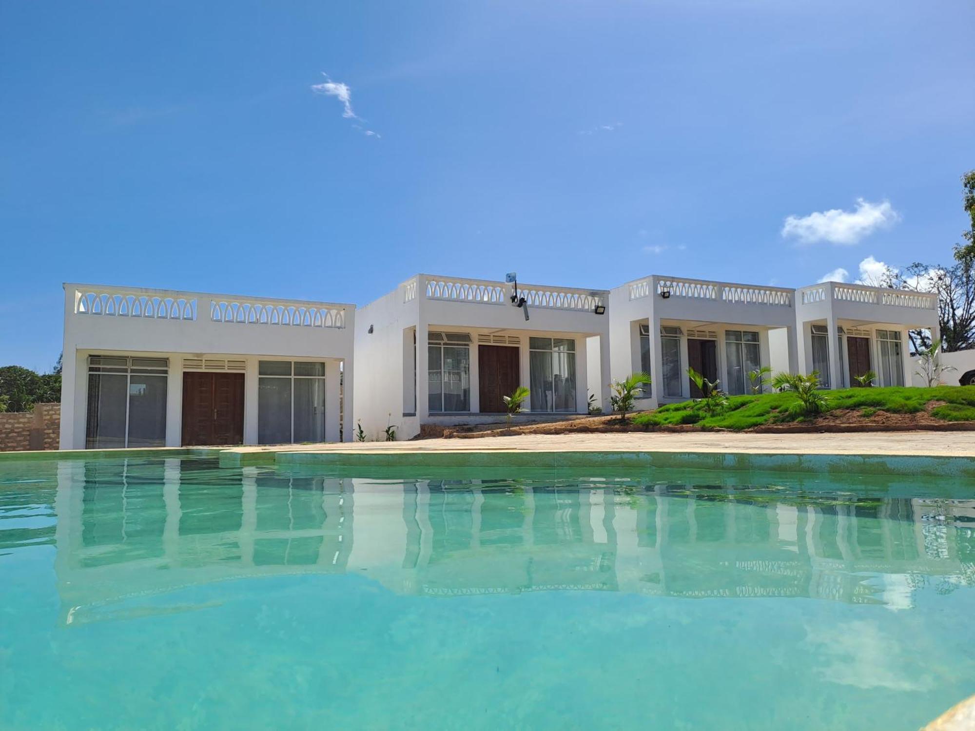 Cave Diani Holiday Apartments Diani Beach Extérieur photo